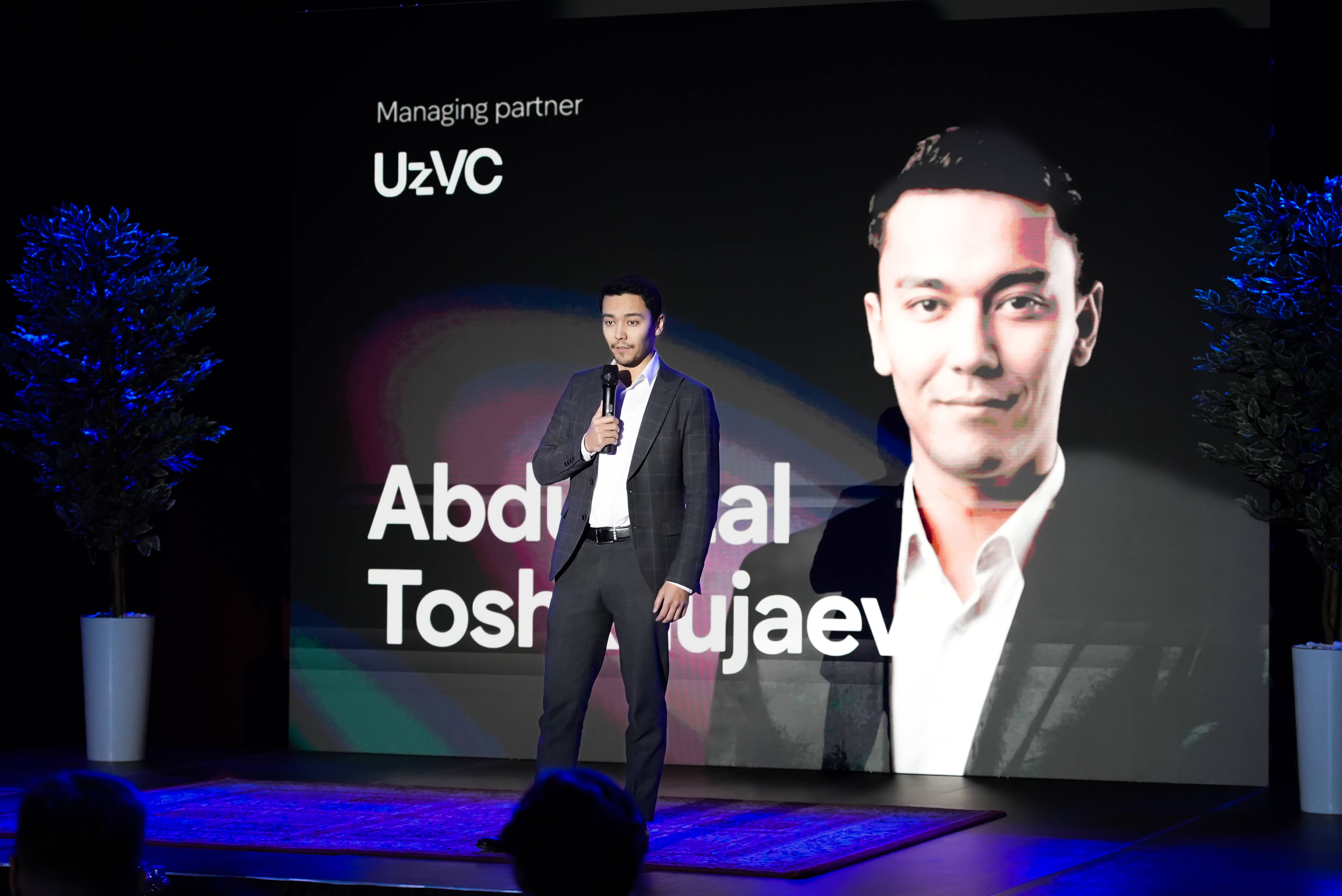 Startups and investors engaged in a deep conversation